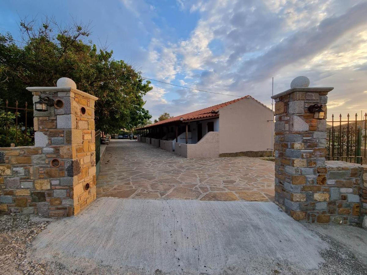 Gregory'S Village Platy Exterior photo
