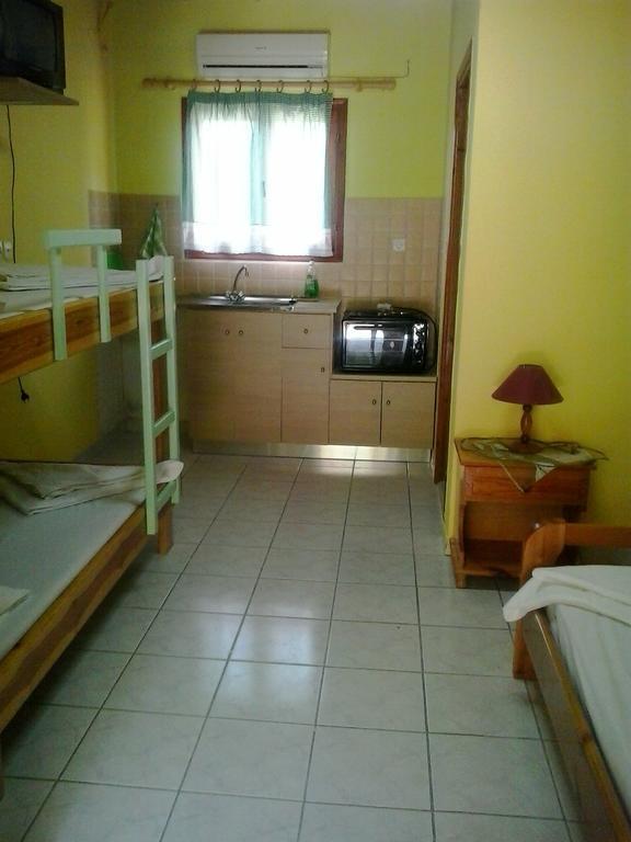Gregory'S Village Platy Room photo